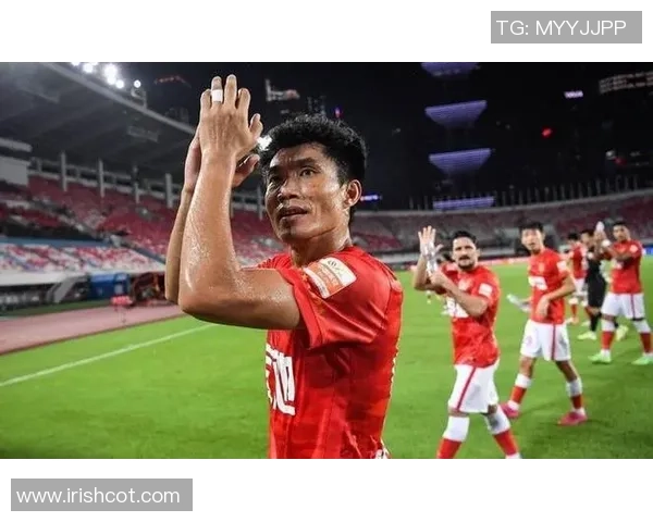 郑智：从青涩少年到中国足球明星的辉煌历程与成就解析